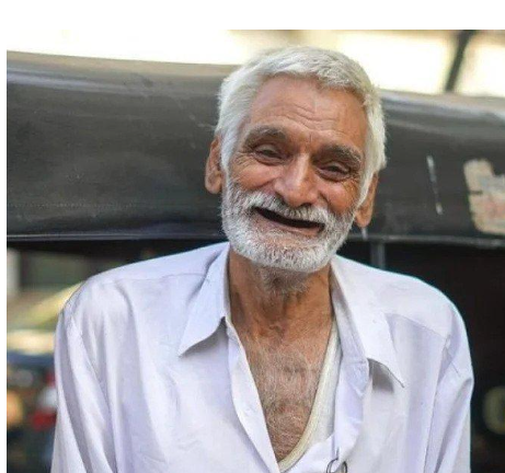 Πούλησε το σπίτι του για να πληρώσει τις σπουδές της εγγονής του και ο κόσμος του αγόρασε καινούργιο